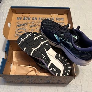 Brand new in box women’s Brooks Ghost 14